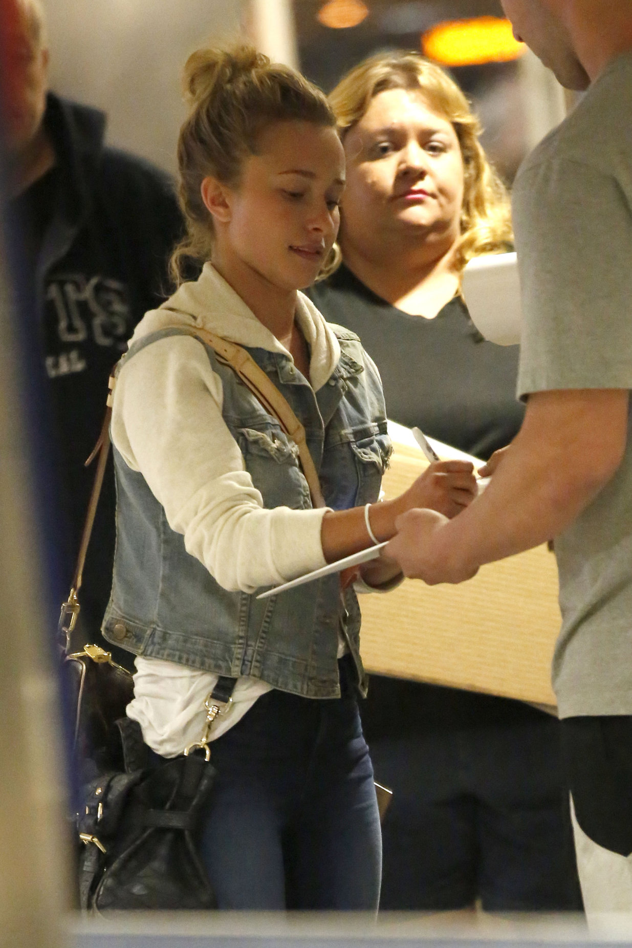 Hayden Panettiere Pictures Hayden Panettiere arriving at LAX Airport and signing autographs on May 29, 2013