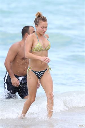 Hayden Panettiere - Bikini candids in Miami 9/1/13