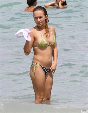 Hayden Panettiere - Bikini candids in Miami 9/1/13