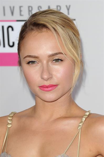 Hayden Panettiere American Music Awards (November 18, 2012) 