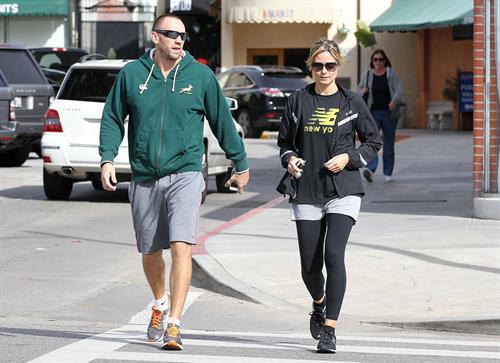 Heidi Klum Spotted leaving the gym and grabbing Starbucks in Brentwood (November 14, 2012) 