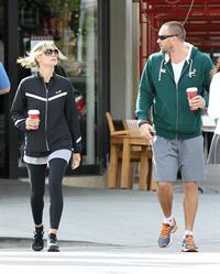 Heidi Klum Spotted leaving the gym and grabbing Starbucks in Brentwood (November 14, 2012) 