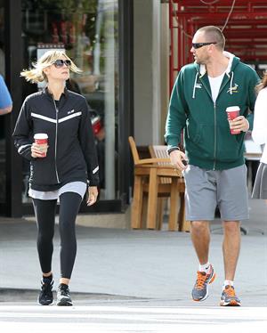Heidi Klum Spotted leaving the gym and grabbing Starbucks in Brentwood (November 14, 2012) 
