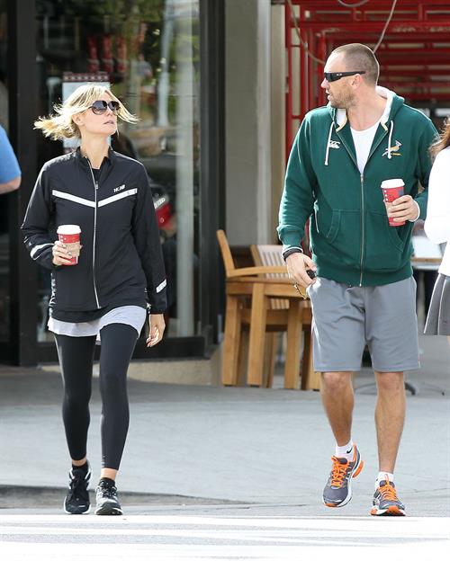Heidi Klum Spotted leaving the gym and grabbing Starbucks in Brentwood (November 14, 2012) 