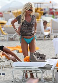Victoria Silvstedt in a bikini at Miami Beach 29.12.12 