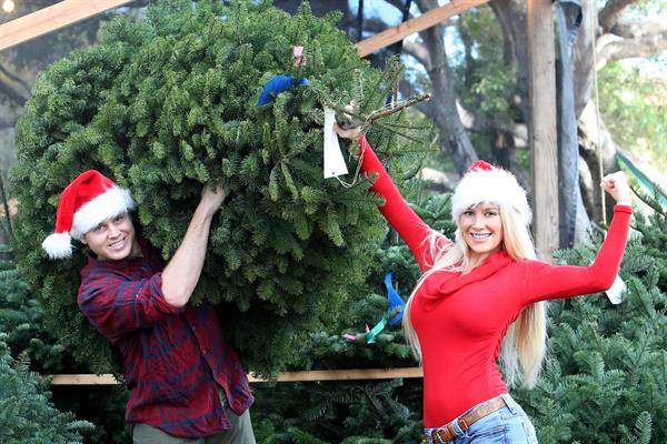 Heidi Montag Get into the festive spirit and step out to pick up a Christmas Tree on December 5, 2012
