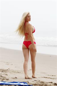 Heidi Montag Bikini Pictures Heidi Montag Spends some time on the beach in Santa Monica (November 8, 2012) (bikini)