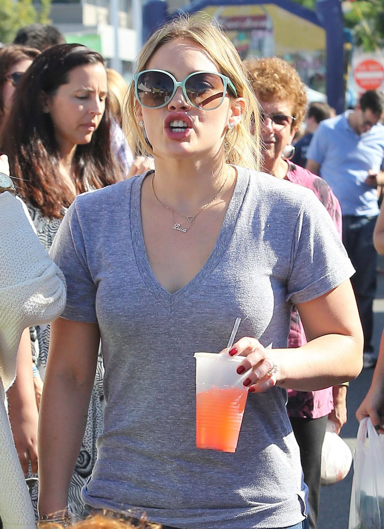 Hilary Duff – Farmers Market in Studio City 11/10/13  