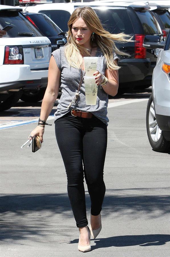 Hilary Duff Stops at Starbucks for an iced drink while out and about in Los Angeles (September 6, 2013) 