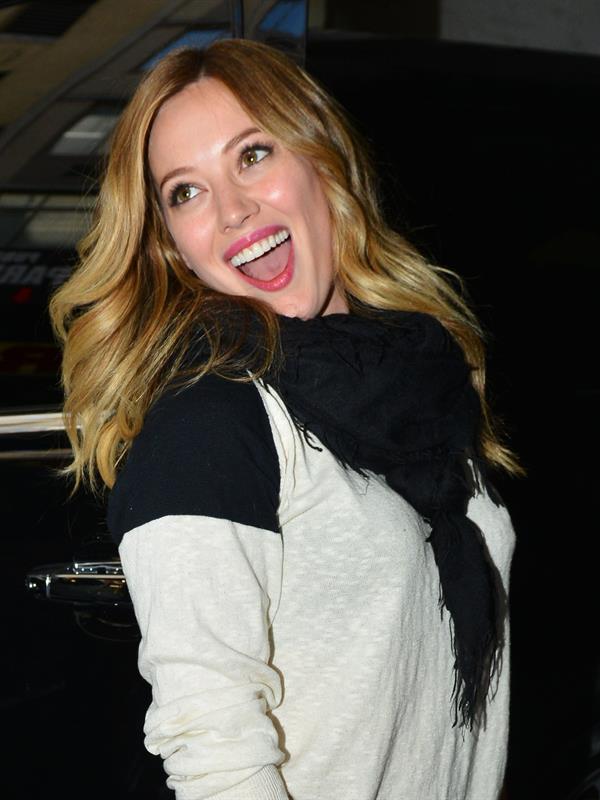 Hilary Duff Greets Fans at the Rachel Ray Show in New York City (02.05.2013) 