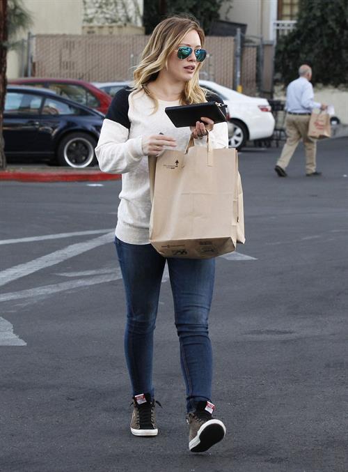 Hilary Duff shops for groceries at Ralph's in Beverly Hills 1/20/13 