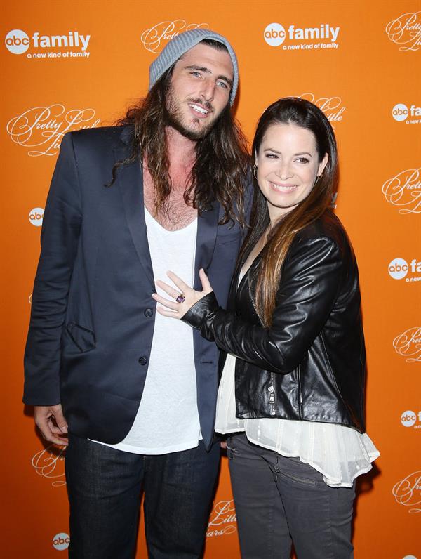 Holly Marie Combs  Pretty Little Liars  Halloween Episode Premiere (Oct 16, 2012) 