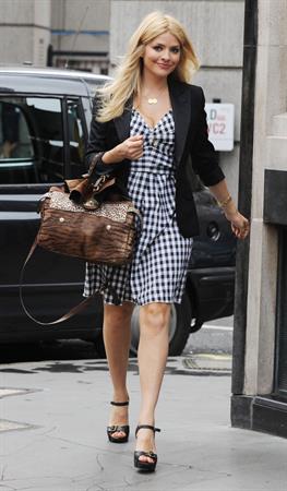 Holly Willoughby - Ivy Restaurant, London - July 18, 2012