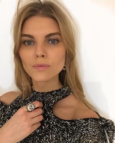 Maryna Linchuk taking a selfie