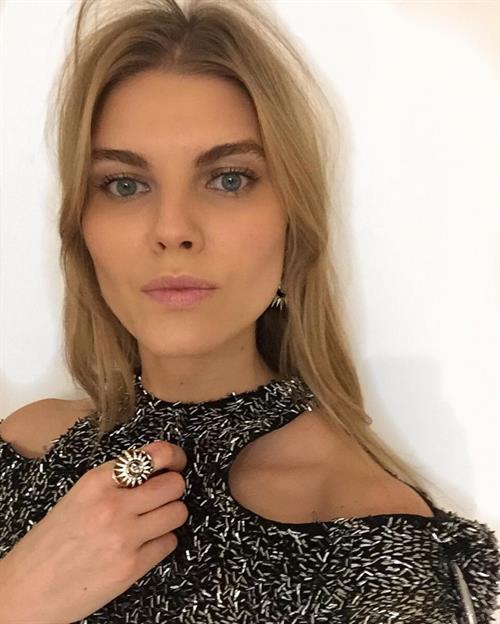 Maryna Linchuk taking a selfie