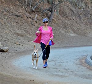 Jenna Dewan Takes her dog for a walk in Runyon Canyon, Los Angeles (November 16, 2012) 