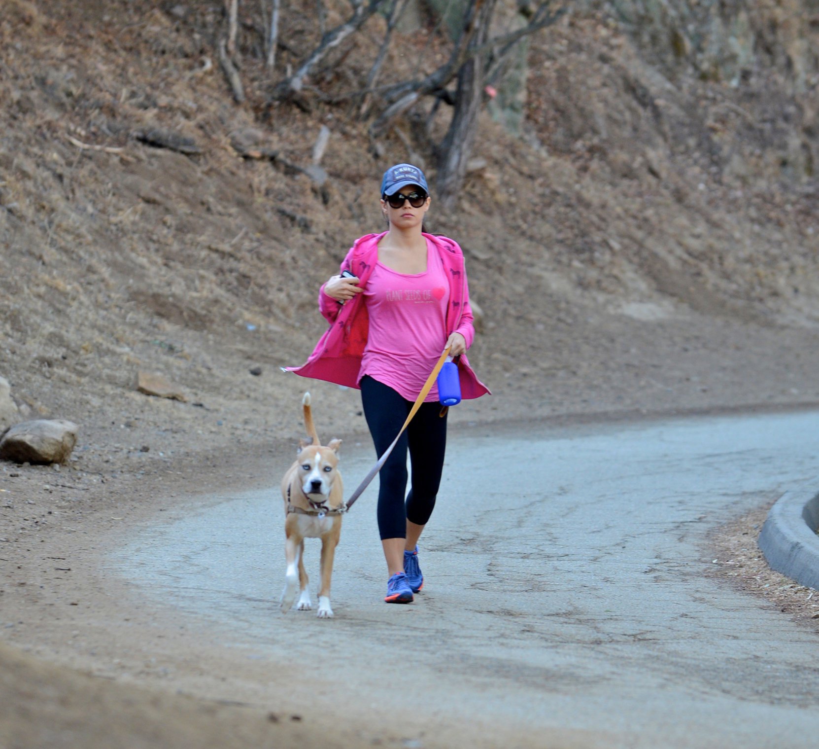Jenna Dewan Takes her dog for a walk in Runyon Canyon, Los Angeles (November 16, 2012) 