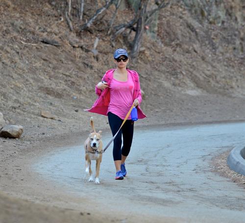 Jenna Dewan Takes her dog for a walk in Runyon Canyon, Los Angeles (November 16, 2012) 