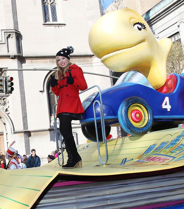 Jennette McCurdy 86th annual Macy’s Thanksgiving Day Parade NY 11/22/12 