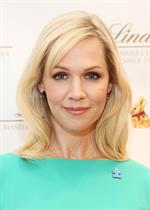 Jennie Garth 2013 Lindt Gold Bunny Celebrity Auction (March 5, 2013) 