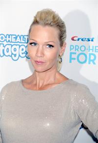 Jennie Garth - Crest & Oral-B Pro-Health Stages And Pro-Health For Me Launch (Aug 8, 2012)