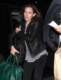 Jennifer Garner Departs LAAirport in L.A. (November 14, 2012) 
