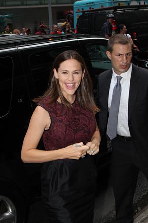 Jennifer Garner arrives at Good Morning America in NYC (Aug 15 2012)