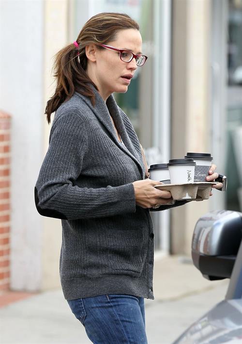 Jennifer Garner stops for coffee at Cafe Lue in LA October 4, 2012 