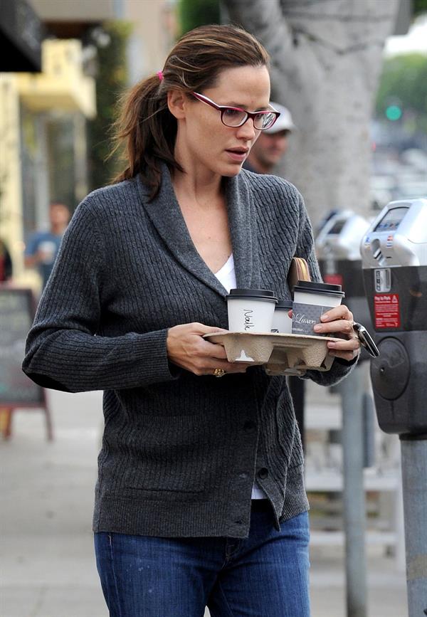 Jennifer Garner stops for coffee at Cafe Lue in LA October 4, 2012 
