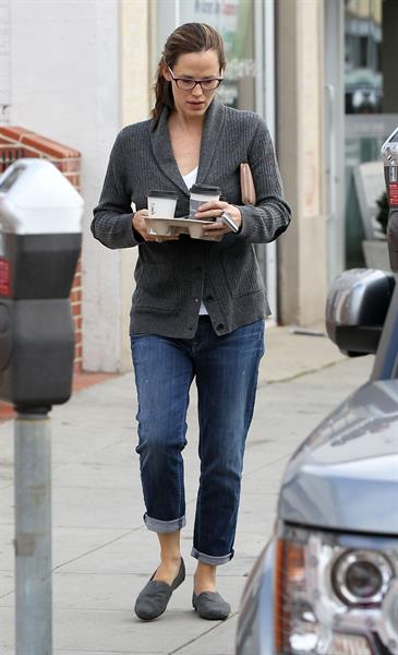 Jennifer Garner stops for coffee at Cafe Lue in LA October 4, 2012 