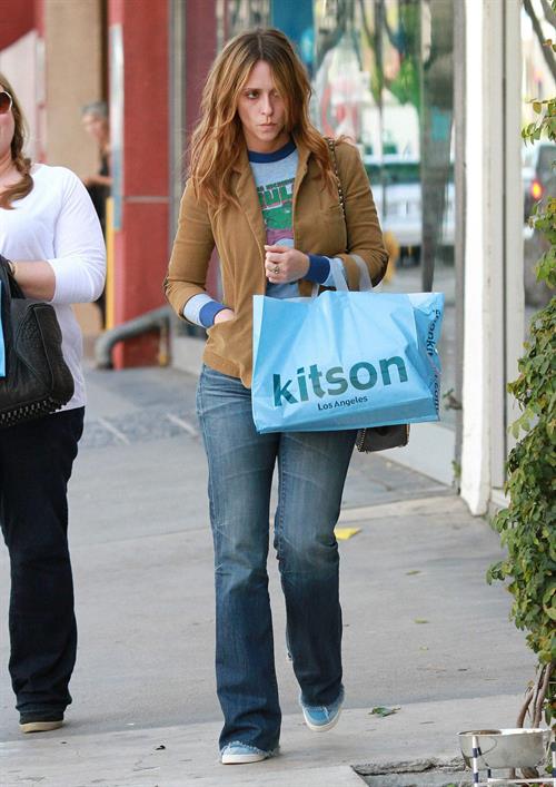 Jennifer Love Hewitt Shopping at Kitson in Beverly Hills April 6, 2013 