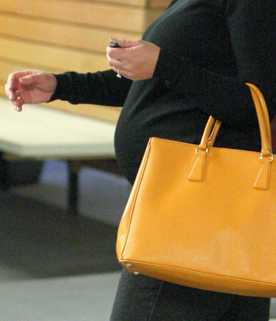 Jennifer Love Hewitt Pictures Jennifer Love Hewitt spotted out and about in Beverly Hills October 1, 2013