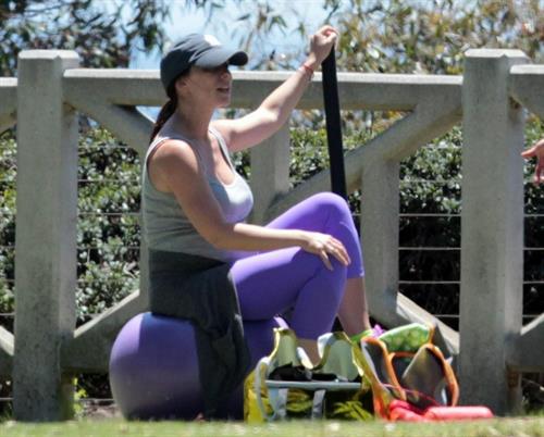 Jennifer Love Hewitt Jennifer Love Hewitt doing a yoga session in Santa Monica August 8, 2013  
