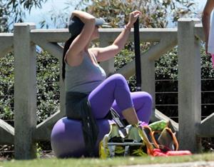 Jennifer Love Hewitt Jennifer Love Hewitt doing a yoga session in Santa Monica August 8, 2013  