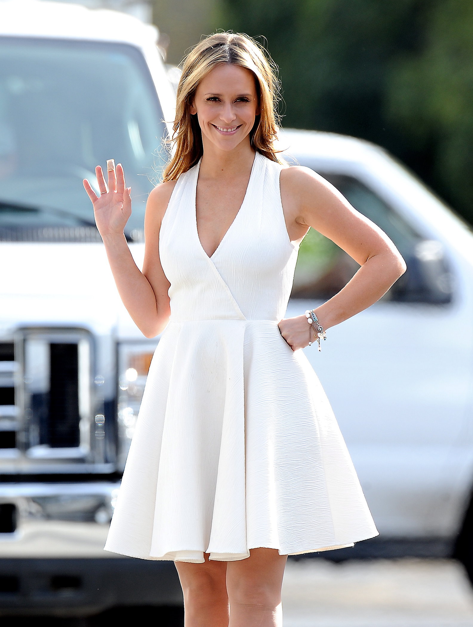 Jennifer Love Hewitt Pictures Jennifer Love Hewitt Seen on the set of The Client List in LA on January 2, 2013