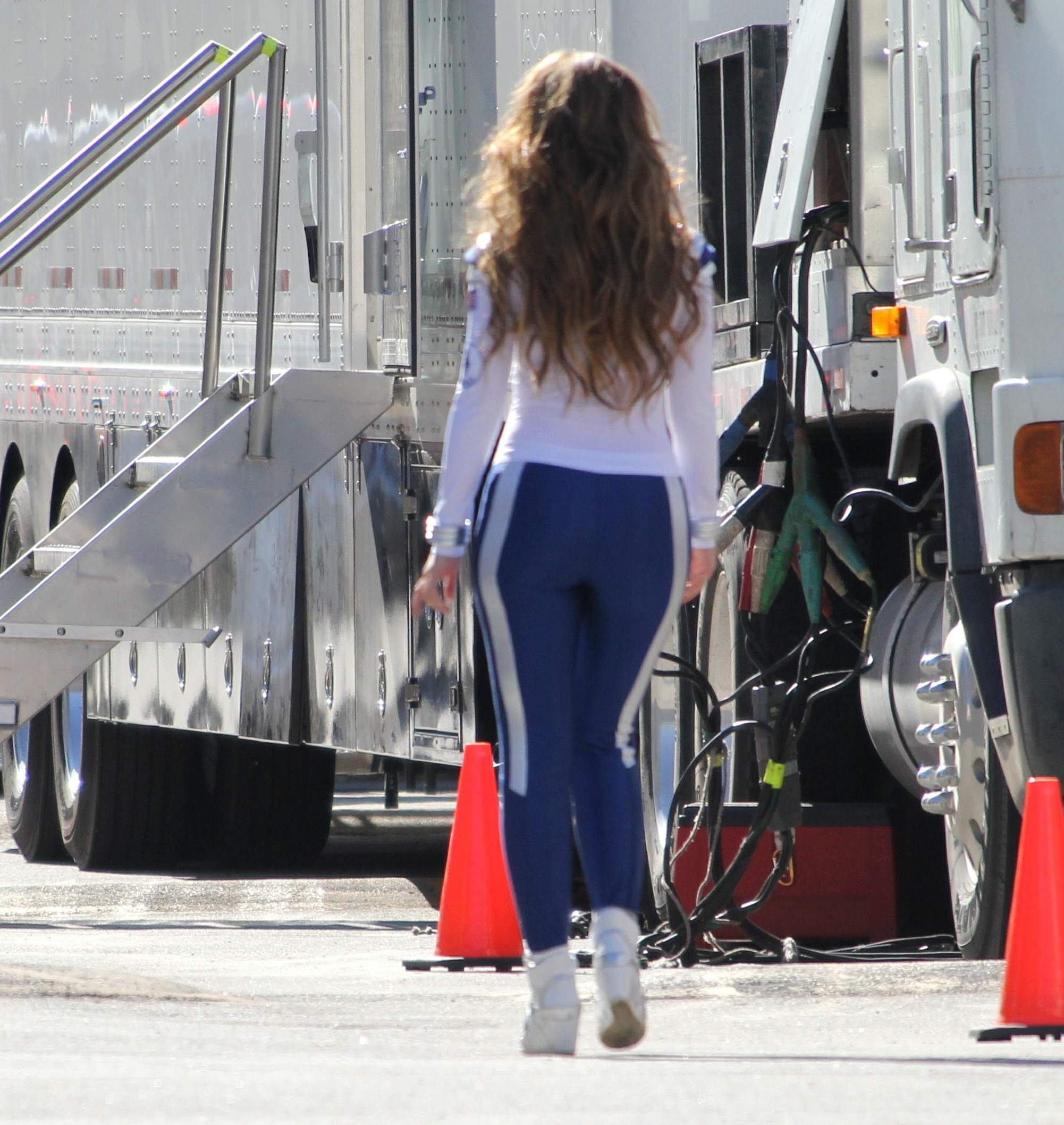 Jennifer Love Hewitt Pictures Jennifer Love Hewitt On the set of The Client List in Los Angeles January 4, 2013