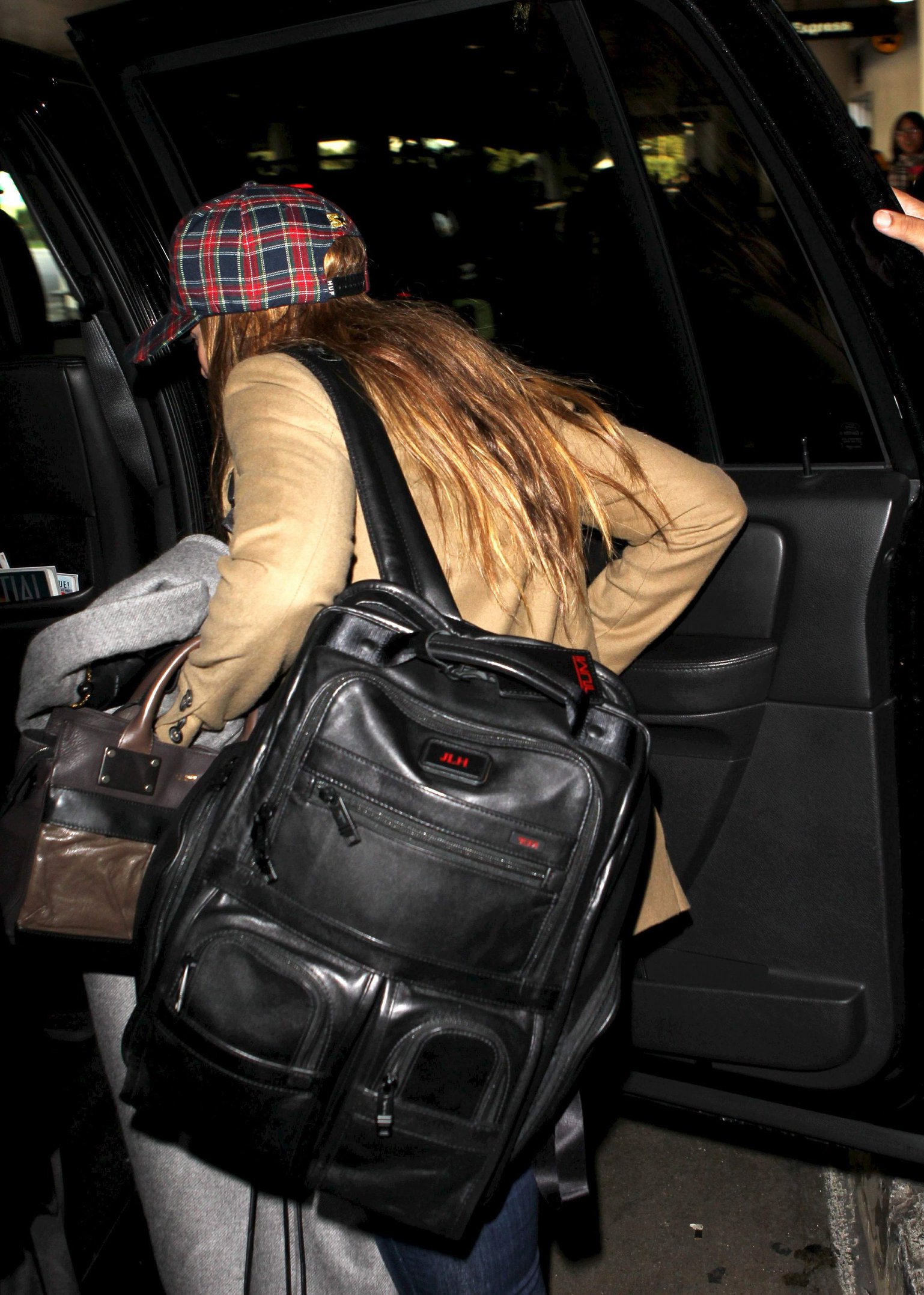 Jennifer Love Hewitt Pictures Jennifer Love Hewitt At LAX Airport December 29, 2012