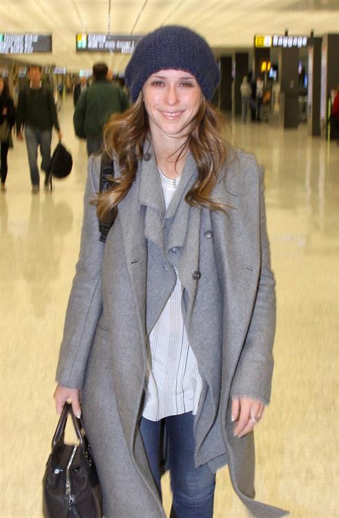 Jennifer Love Hewitt arrives on a flight at Dulles Airport in Washington, D.C. 12/22/12 