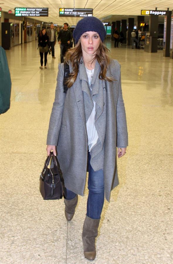 Jennifer Love Hewitt arrives on a flight at Dulles Airport in Washington, D.C. 12/22/12 