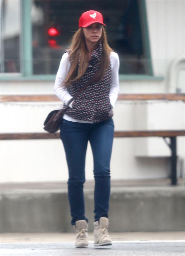 Jennifer Love Hewitt out and about in Los Angeles 11/17/12 