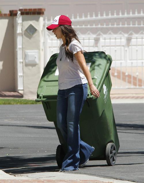 Jennifer Love Hewitt - brings in her trash can and checks her mail outside her house June 28, 2012