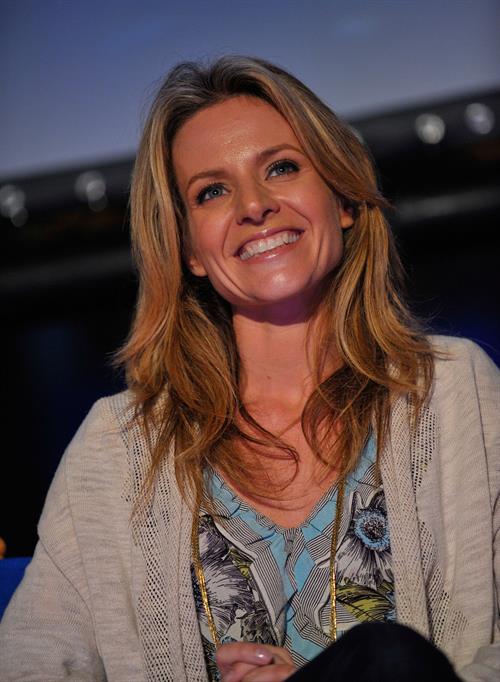 Jessalyn Gilsig -  Glee  Los Angeles Premiere on May 11, 2009