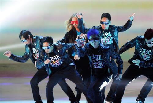 Kaley Cuoco 2011 at the Teen Choice Awards on August 7, 2011