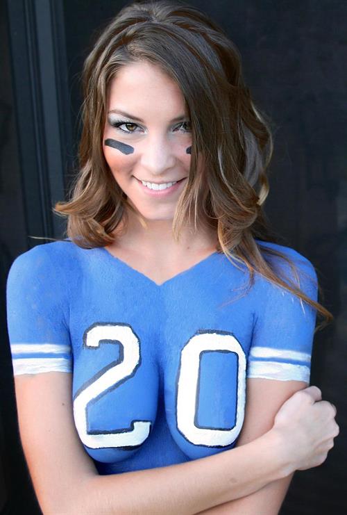 Amber Sym in body paint