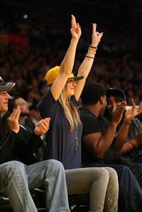 Kaley Cuoco attending a Los Angeles Lakers vs New York Knicks basketball game in LA on December 29, 2011