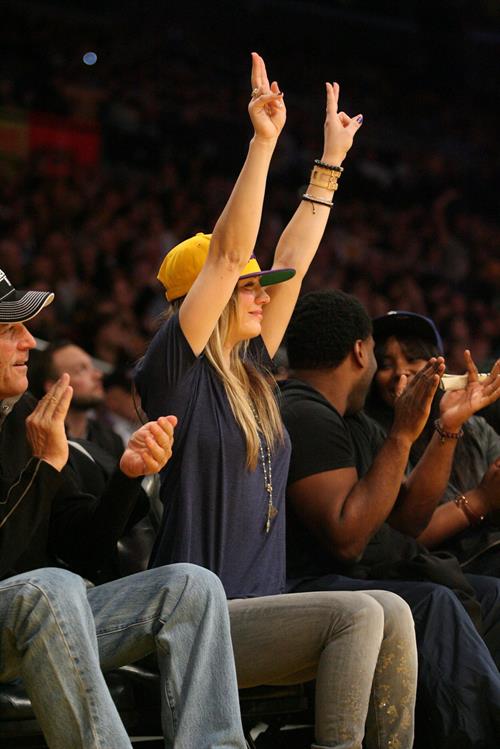 Kaley Cuoco attending a Los Angeles Lakers vs New York Knicks basketball game in LA on December 29, 2011