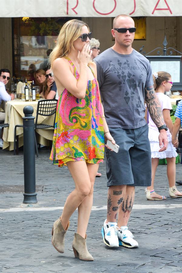 Kate Hudson Sightseeing tour & lunch at Dal Bolognese, Rome, on June 7, 2013