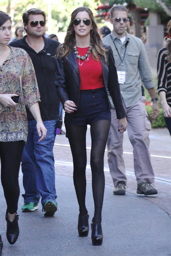 Katie Cassidy Visits  Extra  at The Grove in Los Angeles (November 13, 2012) 