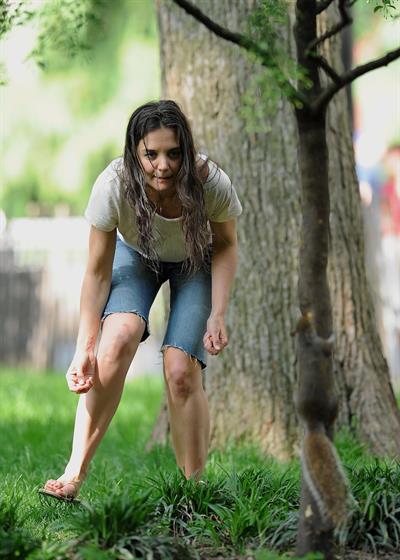 Katie Holmes Films  Mania Days  in Washington Square Park (May 21, 2013) 