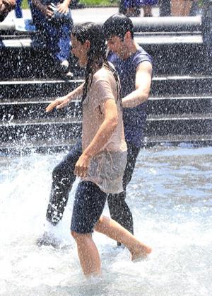 Katie Holmes Pictures Katie Holmes Films  Mania Days  in Washington Square Park (May 21, 2013)